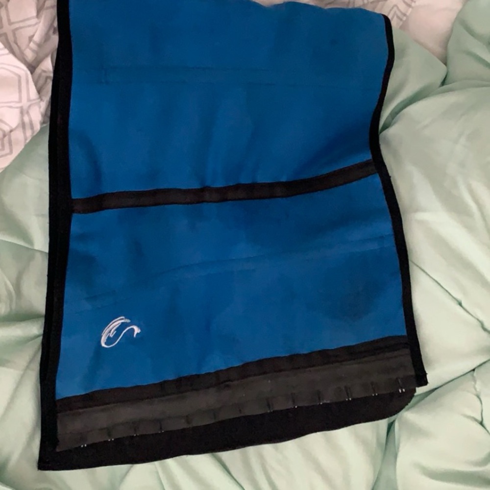 Used waist trainer ... selling because it’s to big